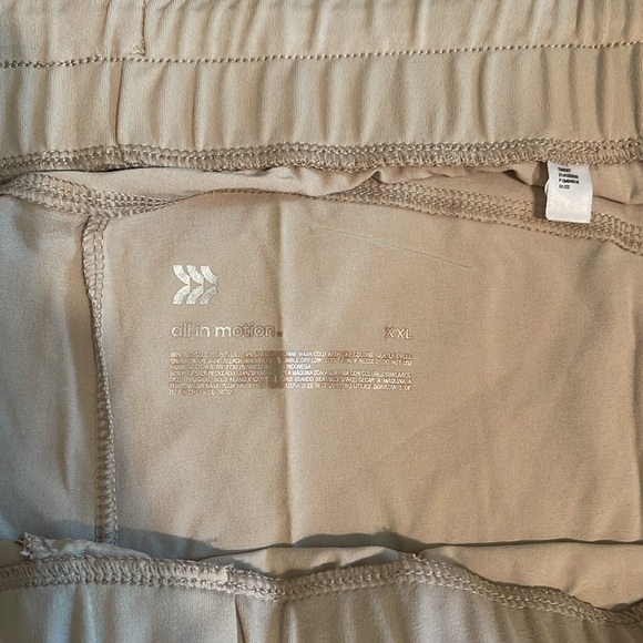 All In motion - Picture 3 of 4